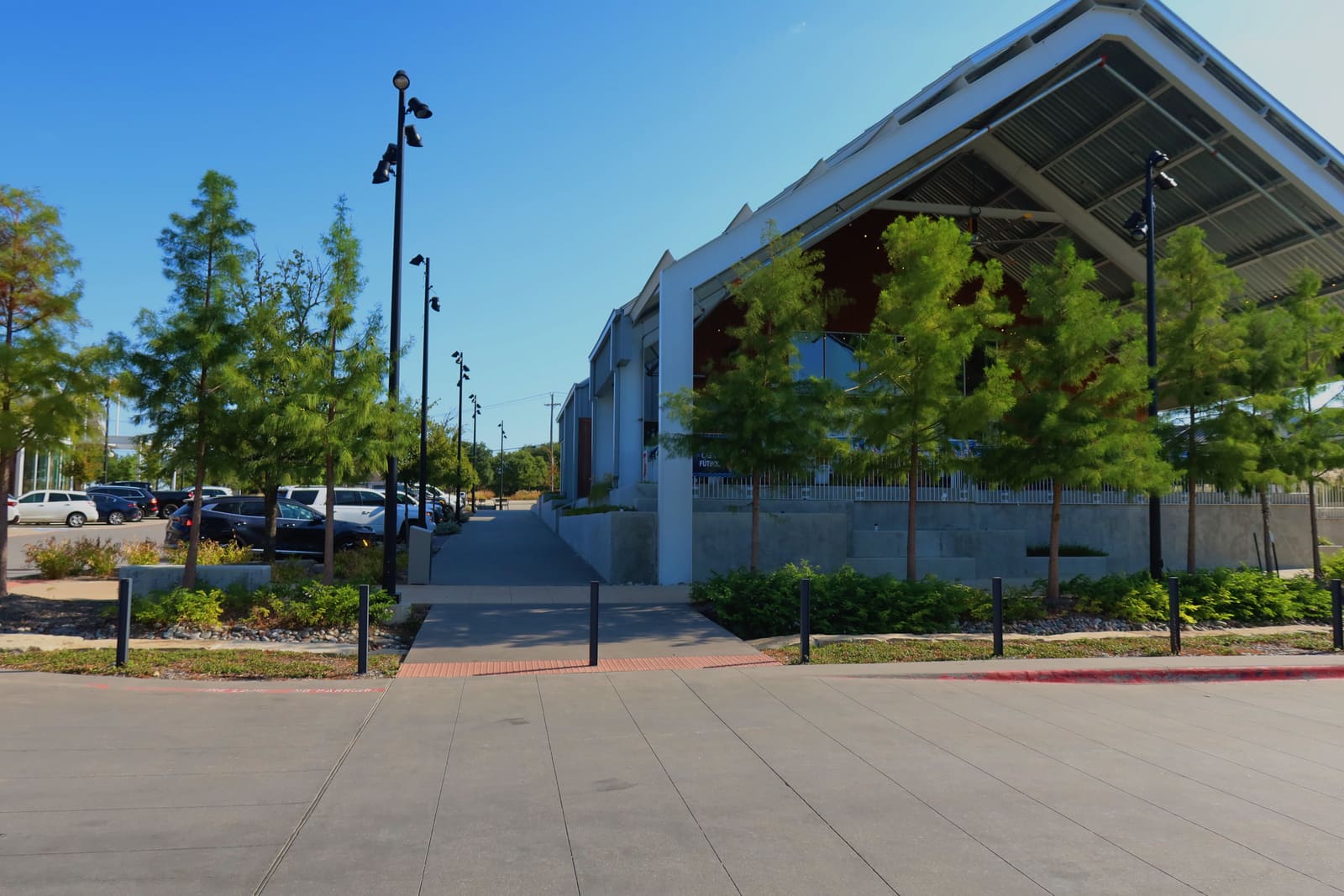 The sidewalk in front of the Icehouse and Cliff seen from across the street, with the Icehouse patio on the right.